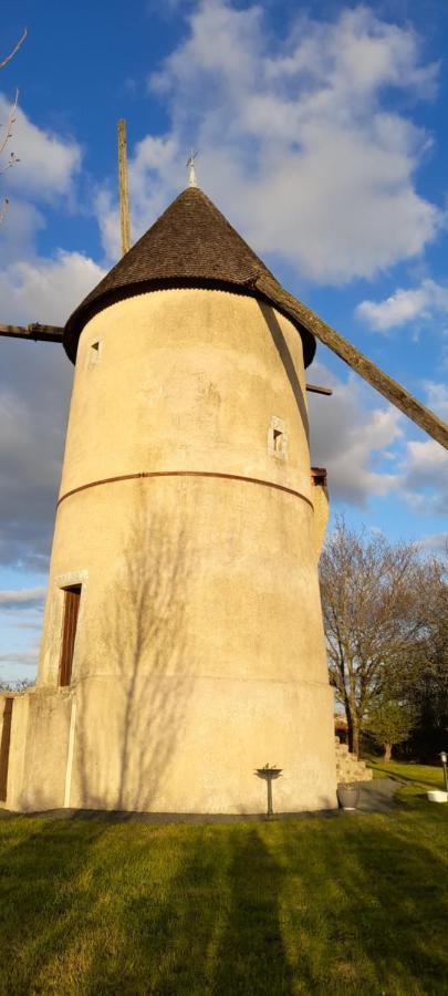 Moulin A Vent Le Champ Du Trail Villa Saint-Cyr-des-Gats Exterior photo